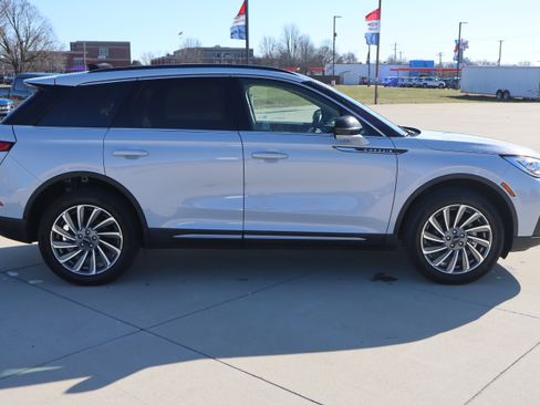 Used 2025 Lincoln Corsair Reserve image 4