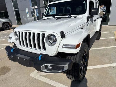 Used 2022 Jeep Wrangler Unlimited Sahara w/ Cold Weather Group AWD/4WD image 11