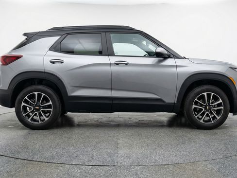 Used 2025 Chevrolet TrailBlazer LT image 11
