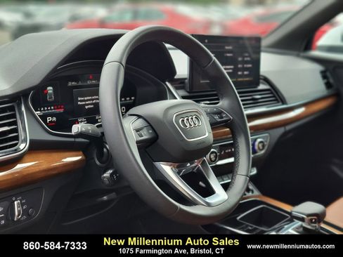 Used 2025 Audi Q5 2.0T Premium w/ Convenience Plus Package image 17