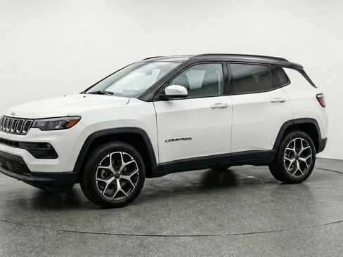 Used 2025 Jeep Compass Limited AWD/4WD image 3