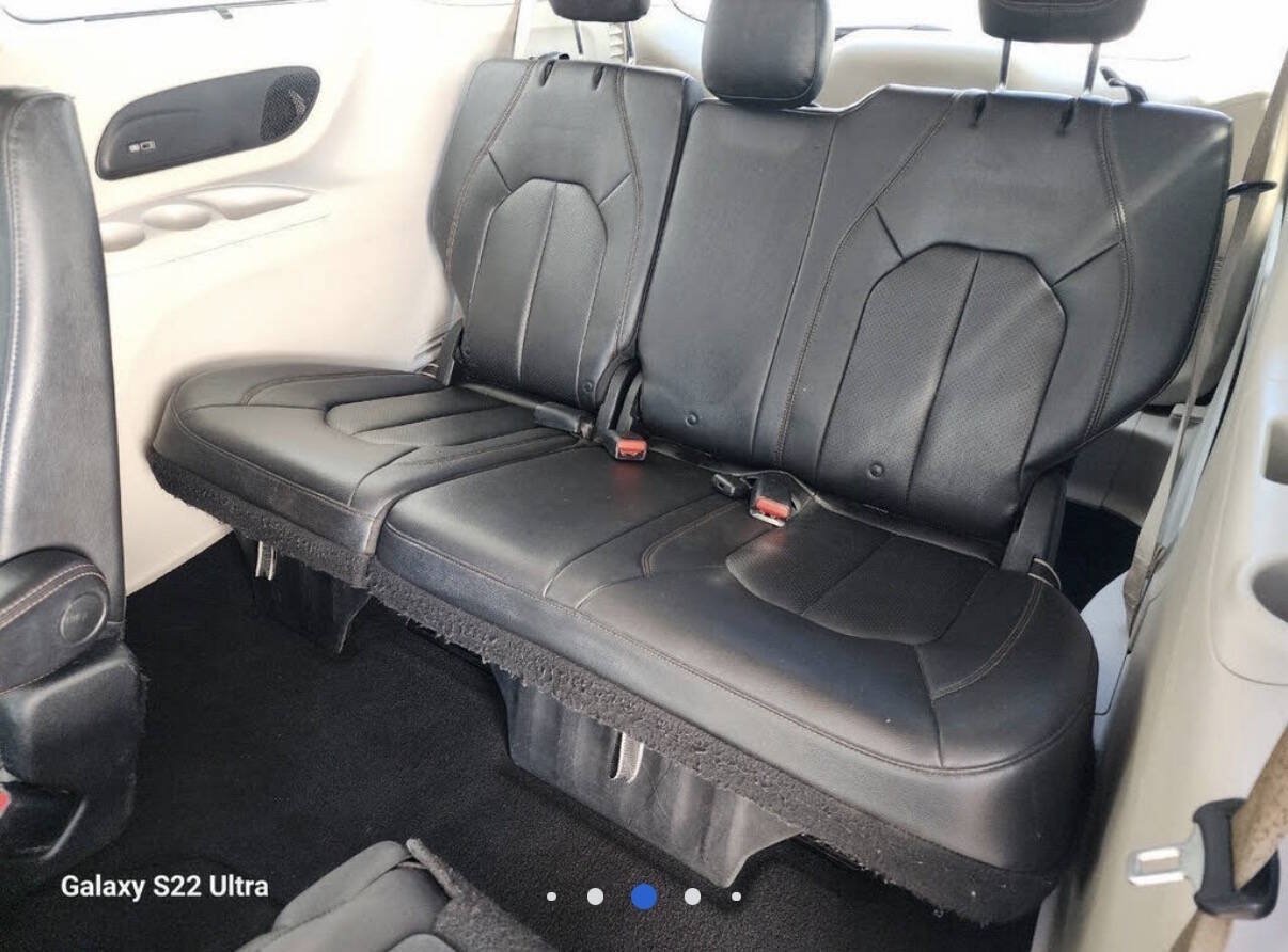 Used 2017 Chrysler Pacifica Touring-L Plus FWD image 13
