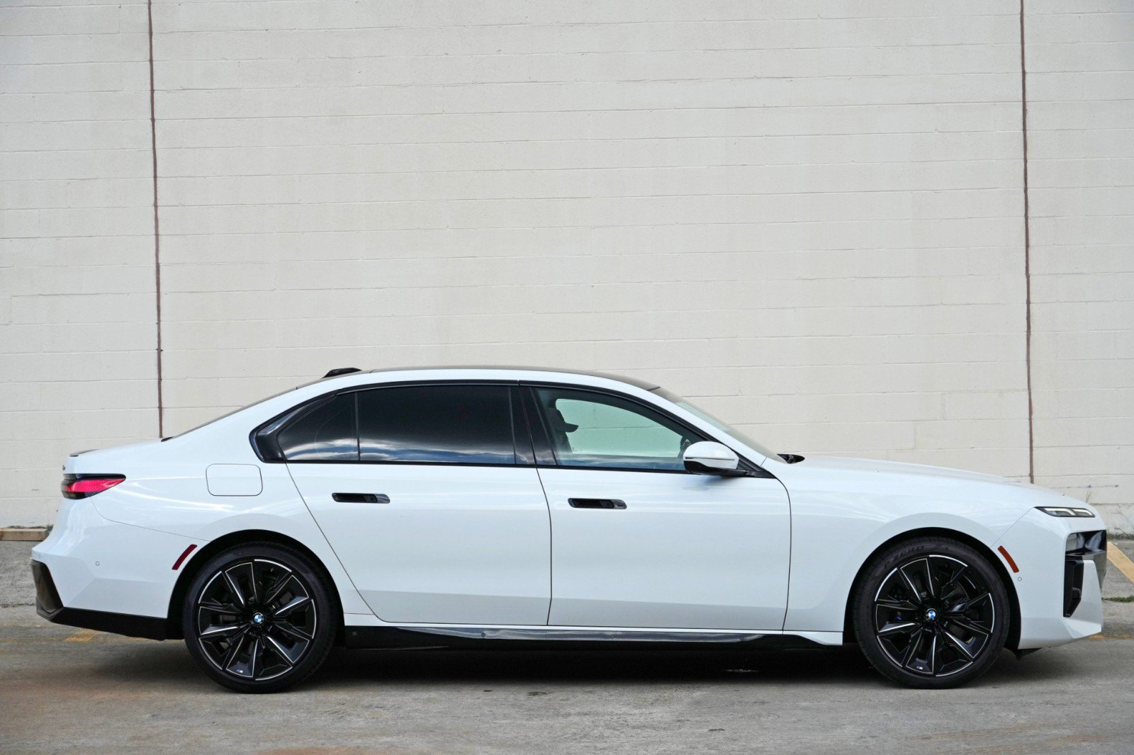 Used 2023 BMW 740i RWD image 55