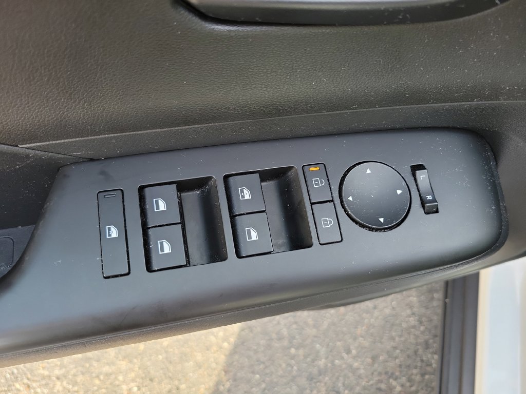 Used 2025 Hyundai Kona SEL AWD/4WD image 19