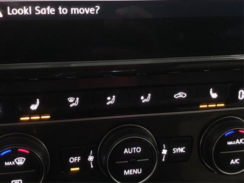 Used 2017 Volkswagen e-Golf SE w/ DC Fast Charging Package image 25