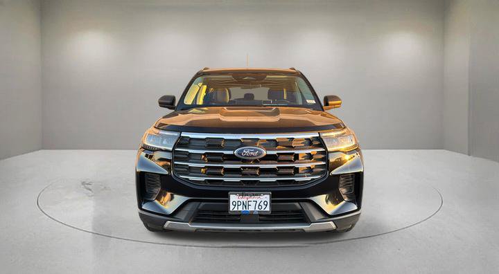 Used 2025 Ford Explorer Active RWD image 2