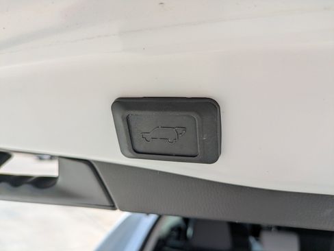 Used 2025 Toyota RAV4 XLE w/ Convenience Package FWD image 12
