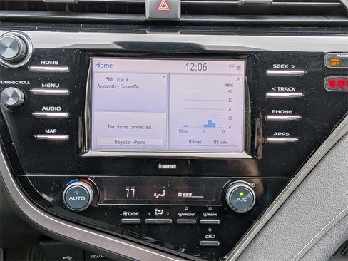 Used 2020 Toyota Camry SE image 17