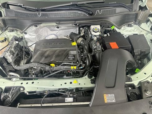 Used 2024 Chevrolet Trax RS w/ Sunroof Package FWD image 9