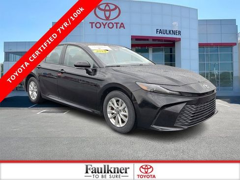 Certified 2025 Toyota Camry LE image 1