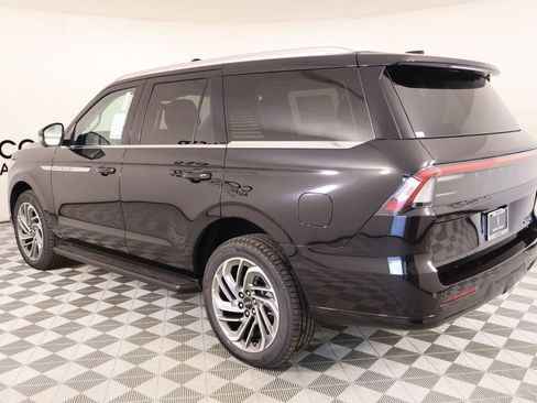 New 2026 Lincoln Navigator Premiere AWD/4WD image 23