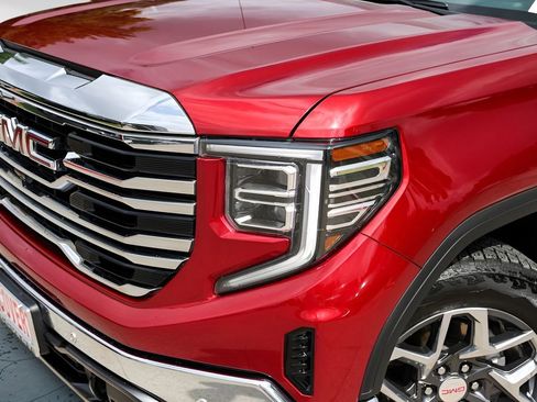 Used 2022 GMC Sierra 1500 SLT AWD/4WD image 3