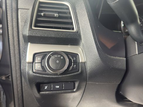 Used 2017 Ford Explorer XLT w/ Equipment Group 202A FWD image 17
