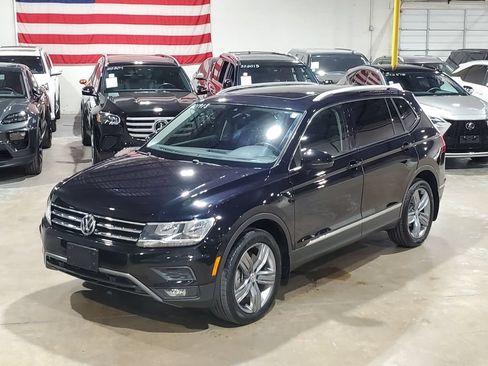 Used 2020 Volkswagen Tiguan SEL FWD image 32