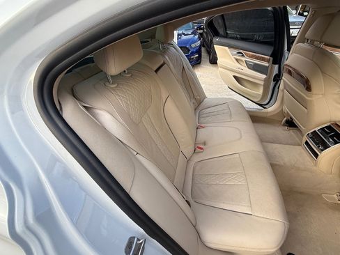 Used 2018 BMW 750i xDrive image 17