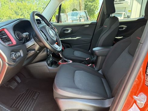 Used 2015 Jeep Renegade Trailhawk w/ Popular Equipment Group AWD/4WD image 11