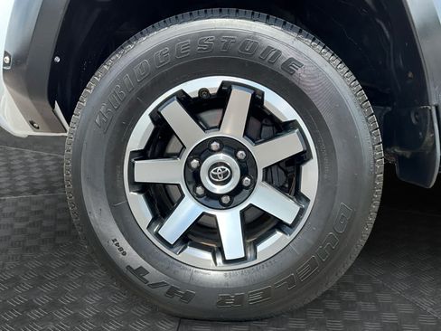 Used 2019 Toyota 4Runner TRD Off-Road Premium AWD/4WD image 16