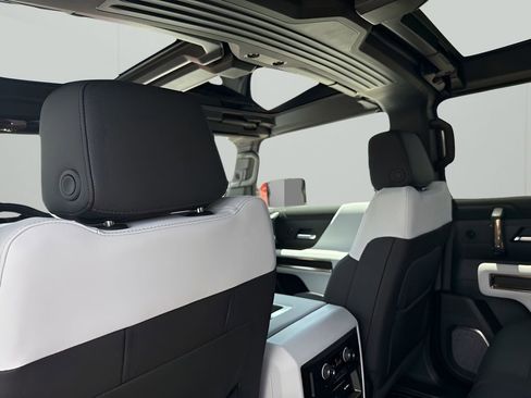 New 2025 GMC Hummer EV 2X w/ LPO, Dark Essentials Package image 57