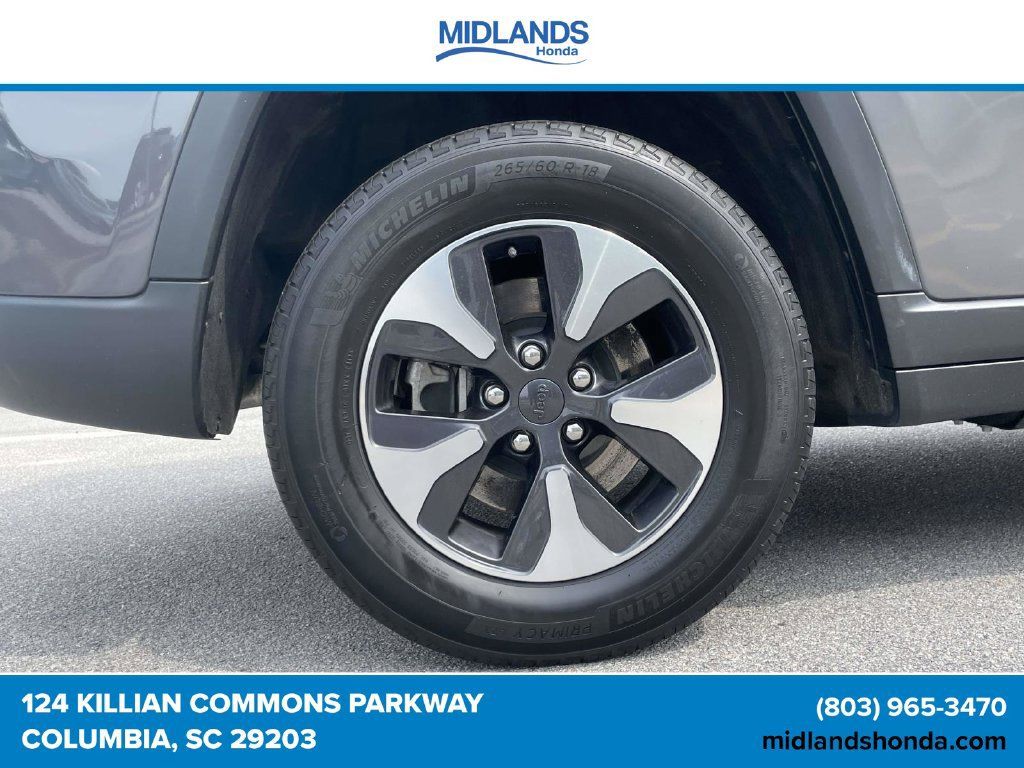 Used 2023 Jeep Grand Cherokee 4WD 4xe image 7