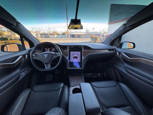 Used 2018 Tesla Model X 75D image 18