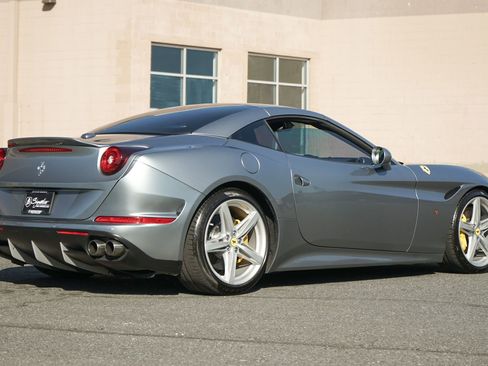 Used 2017 Ferrari California T RWD image 8