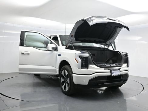 Used 2024 Ford F150 Lightning Platinum AWD/4WD image 37