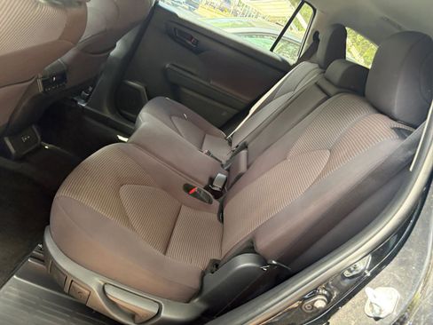 Used 2025 Toyota Highlander LE FWD image 41