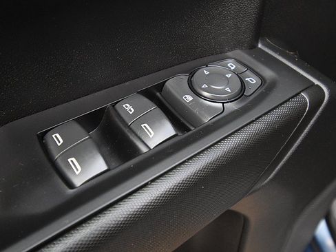 Used 2023 Chevrolet Silverado 1500 Custom AWD/4WD image 9