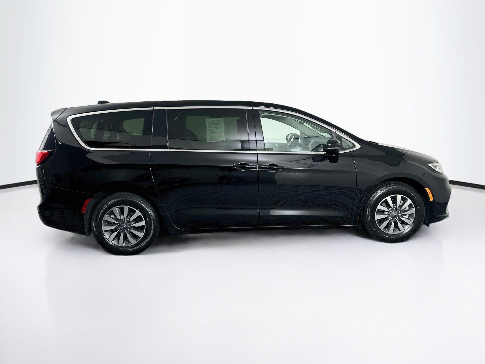 Used 2024 Chrysler Pacifica Limited FWD image 10