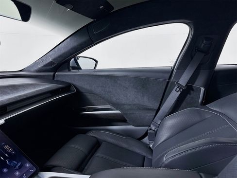 Used 2022 Lucid Air Grand Touring image 24