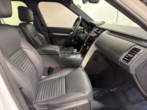 Used 2024 Land Rover Discovery Dynamic SE image 25