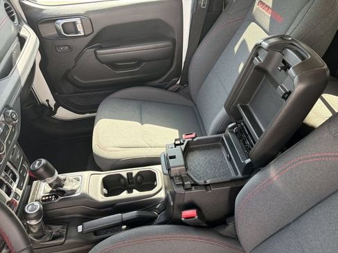 Used 2024 Jeep Wrangler Unlimited Rubicon AWD/4WD image 22