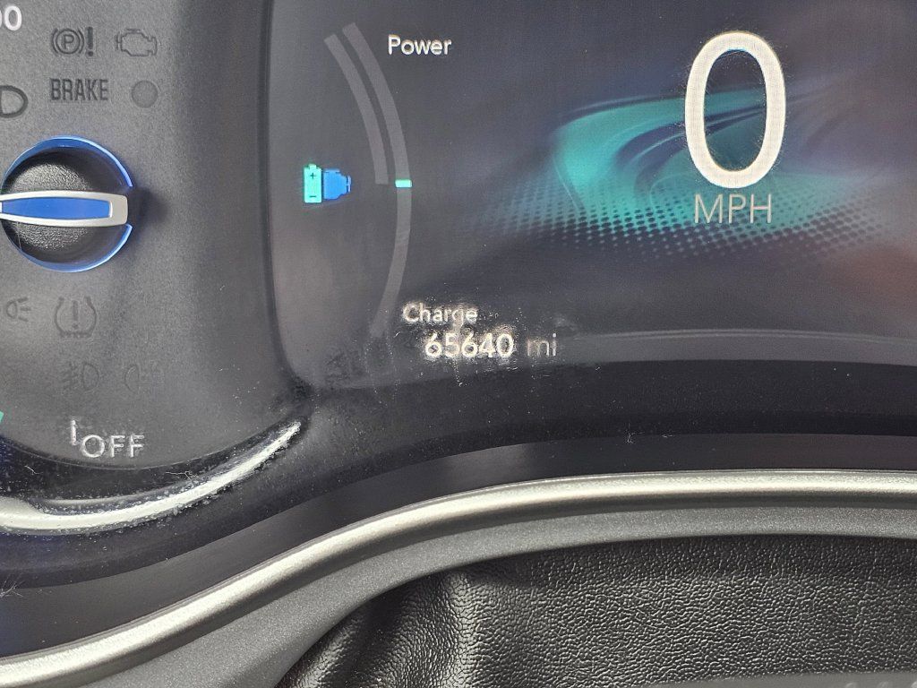 Used 2024 Chrysler Pacifica Limited FWD image 21