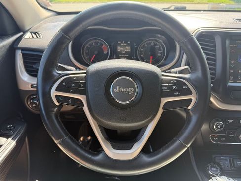 Used 2016 Jeep Cherokee Latitude w/ Comfort/Convenience Group AWD/4WD image 12