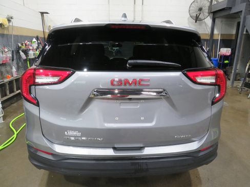 Used 2024 GMC Terrain SLE w/ Driver Convenience Package AWD/4WD image 5