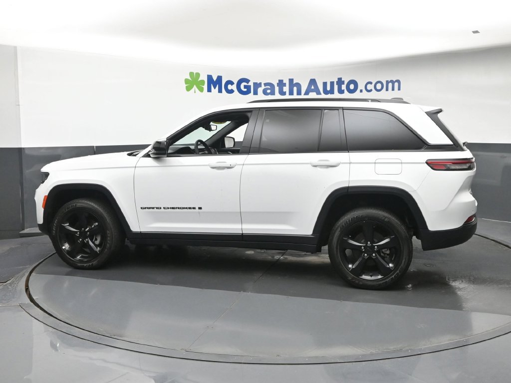 Used 2024 Jeep Grand Cherokee Altitude AWD/4WD image 24
