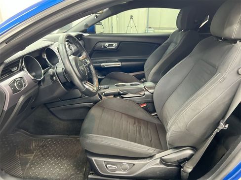 Used 2017 Ford Mustang Coupe image 18