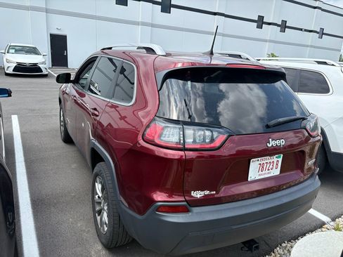 Used 2019 Jeep Cherokee Latitude Plus w/ Comfort/Convenience Group FWD image 4