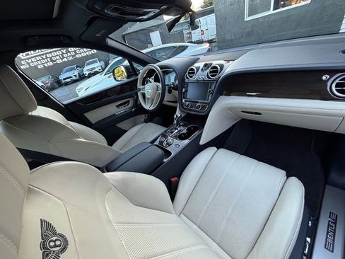 Used 2019 Bentley Bentayga AWD/4WD image 40