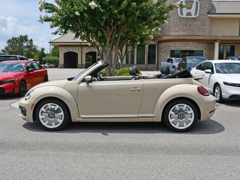 Used 2019 Volkswagen Beetle 2.0T FWD image 4