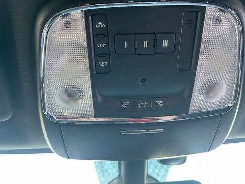 Used 2020 Jeep Grand Cherokee Limited image 15