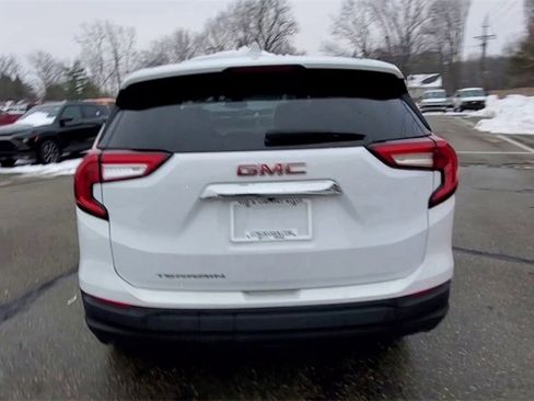 Used 2022 GMC Terrain SLE image 7