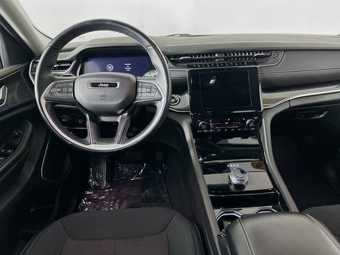 Certified 2022 Jeep Grand Cherokee Laredo w/ Luxury Tech Group I image 33