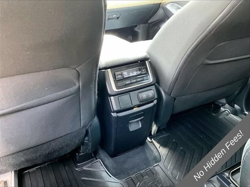 Used 2022 Subaru Ascent Premium w/ Convenience Package AWD/4WD image 25