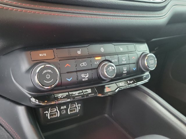 Used 2025 Dodge Durango GT w/ Blacktop Package RWD image 27