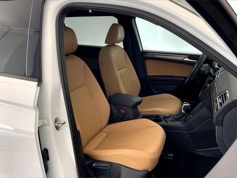 Used 2024 Volkswagen Tiguan SE R-Line image 7