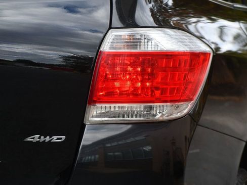 Used 2013 Toyota Highlander SE image 12