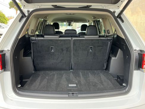 Used 2025 Volkswagen Atlas SE image 32