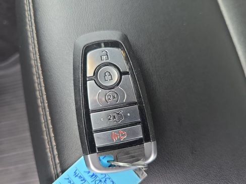 Used 2022 Ford Explorer XLT w/ Equipment Group 202A AWD/4WD image 40