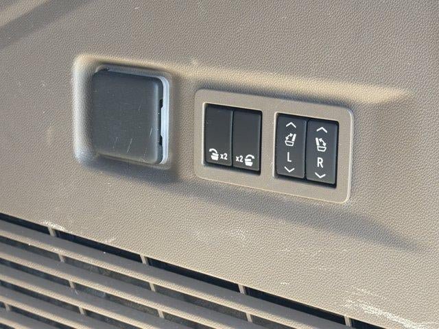 Used 2024 GMC Yukon Denali w/ Denali Reserve Package AWD/4WD image 22
